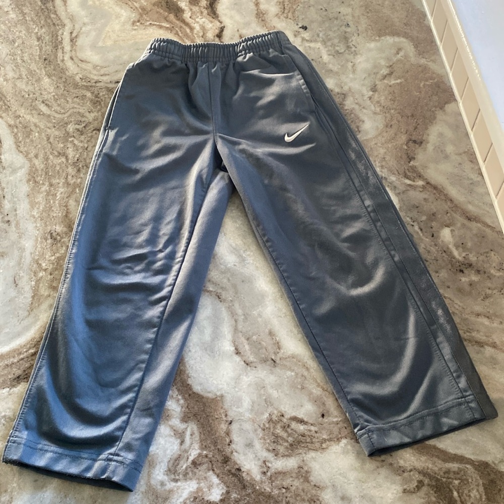 Boys gray Nike size 4T pants